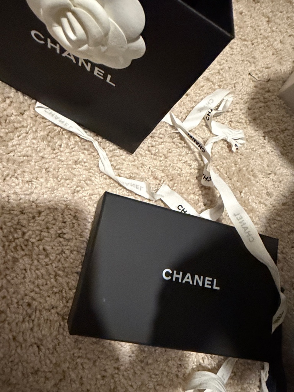 CHANEL Black Quilted Caviar Leather Card Holder with Gold CC - Picture 10 of 11